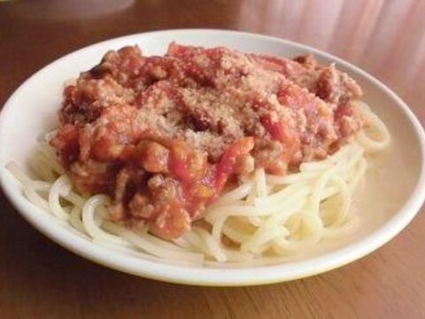 定番のミートソースパスタ